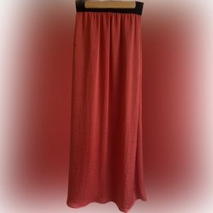 BarIII skirt red crumpled silk effect wide black elastic waist, pockets XS